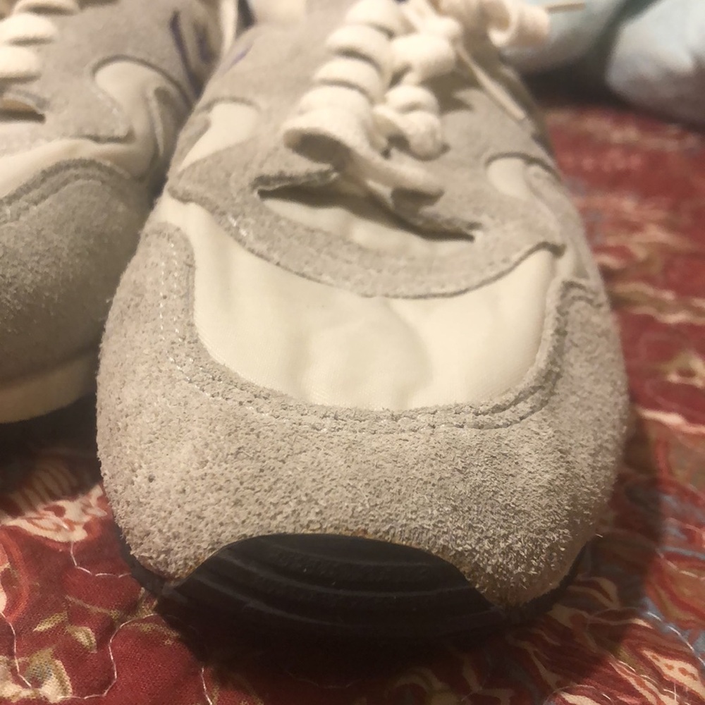 Never worn 1970’s vintage Converse running shoes. - Picture 11 of 16